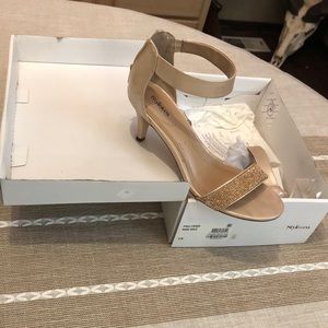 Style & Company women’s size 8. Only wore 1 time. Color is Rose Gold.